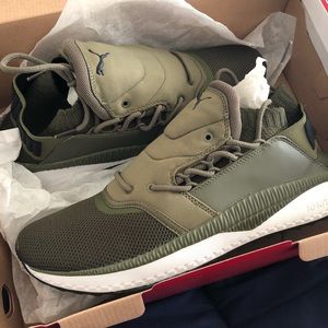 Puma running shoe olive green size 11.5